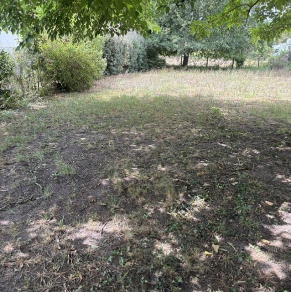 terrain a bâtir  de 603 m² sur la commune d'Arsac 33460 les Demeures d'Aquitaine vous proposent cette parcelle non viabilisée et borné  au prix de 200000 €