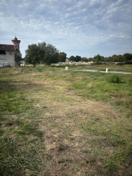 terrain viabilisé sur Margaux Cantenac 33460 proposé par les Demeures d'Aquitaine viabilisé et borné
