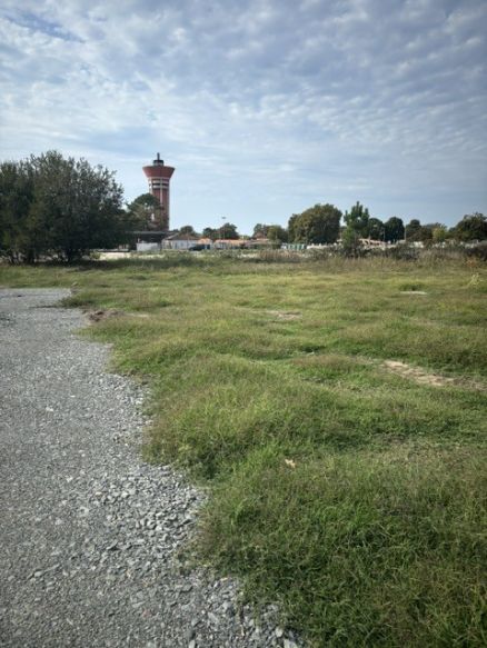 Terrain à bâtir sur lequel il ne m² m sera autorisé qu'nue construction d'une habitation de 90 m² maximum par les Demeures d'Aquitaine sur la commune de Mérignac 33700