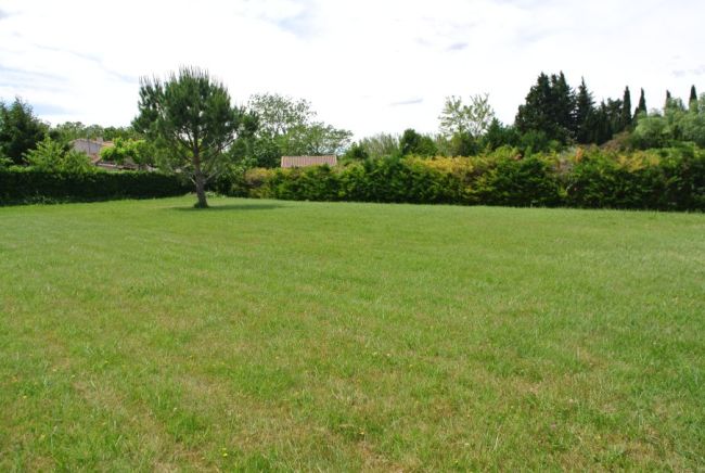 Terrain à vendre 600 m² à Saint-Médard-en-Jalles – Emplacement idéal proche commodités, écoles et transports