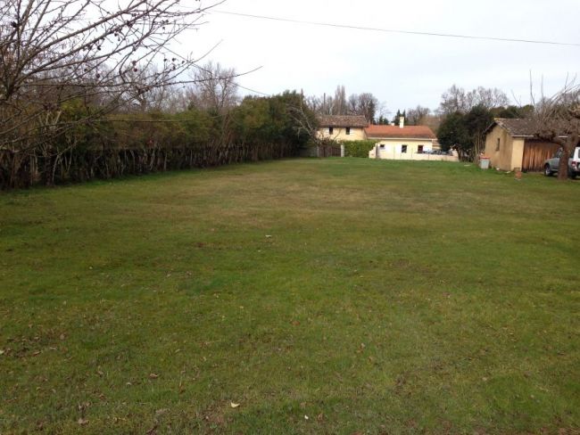 Terrain de 2000 m² sur la commune de Capian