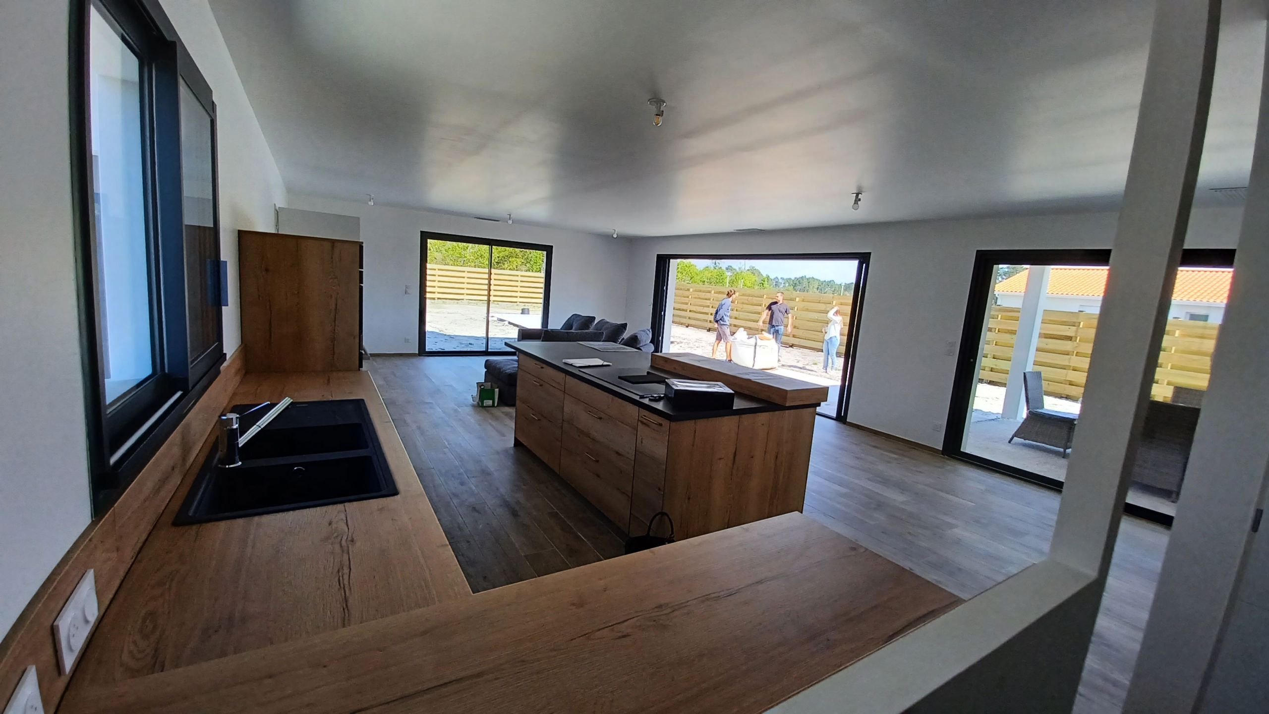 Maison de plain-pied traditionnelle avec piscine et terrasse couverte à Biscarrosse