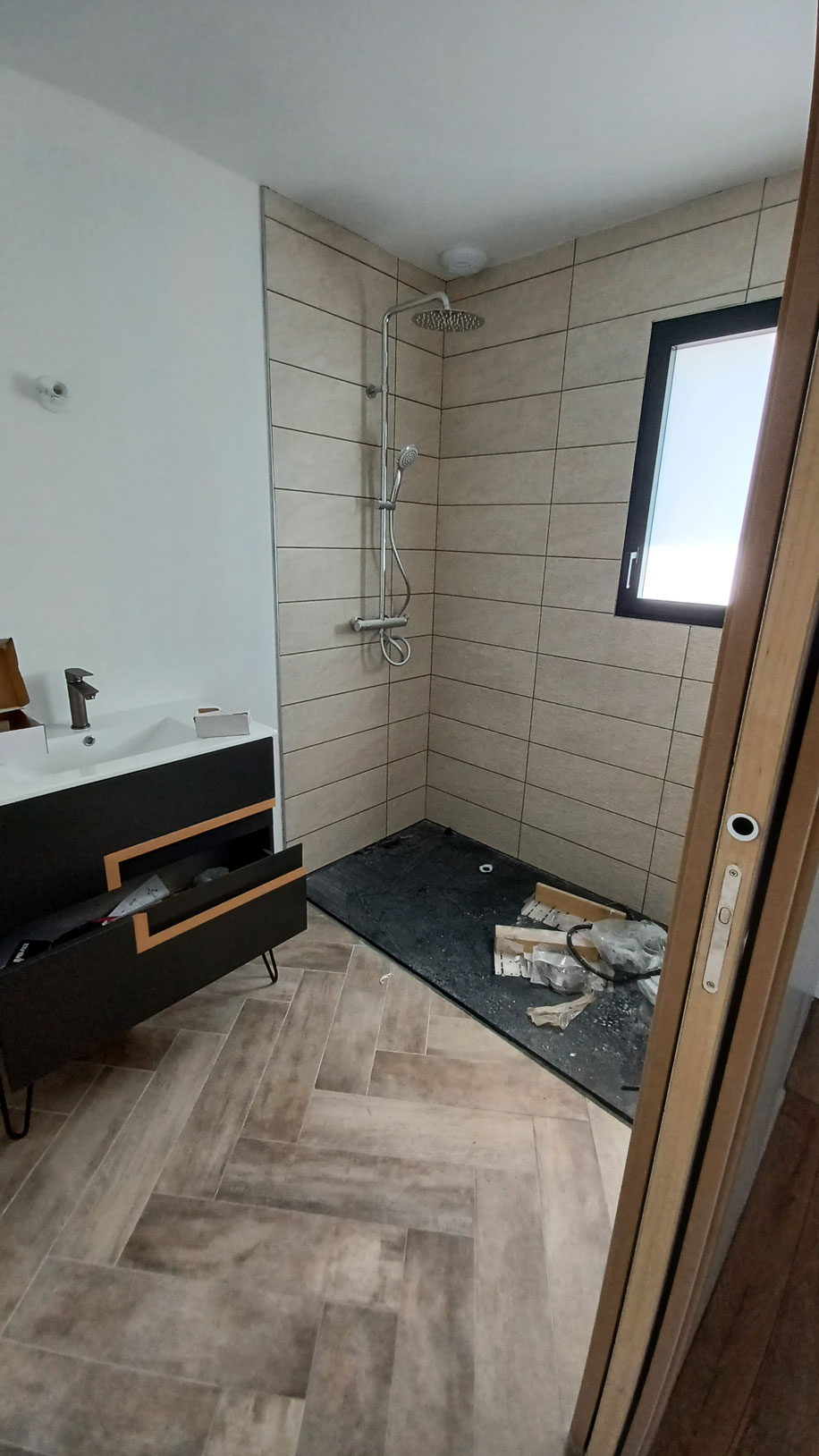 Maison de plain-pied traditionnelle avec piscine et terrasse couverte à Biscarrosse