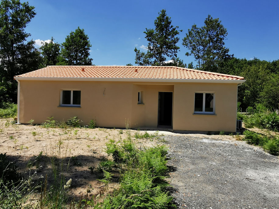 Maison de plain-pied traditionnelle en L à Lesparre-Médoc